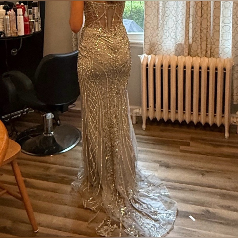 Stunning Strapless Evening Gown - Picture 2 of 3